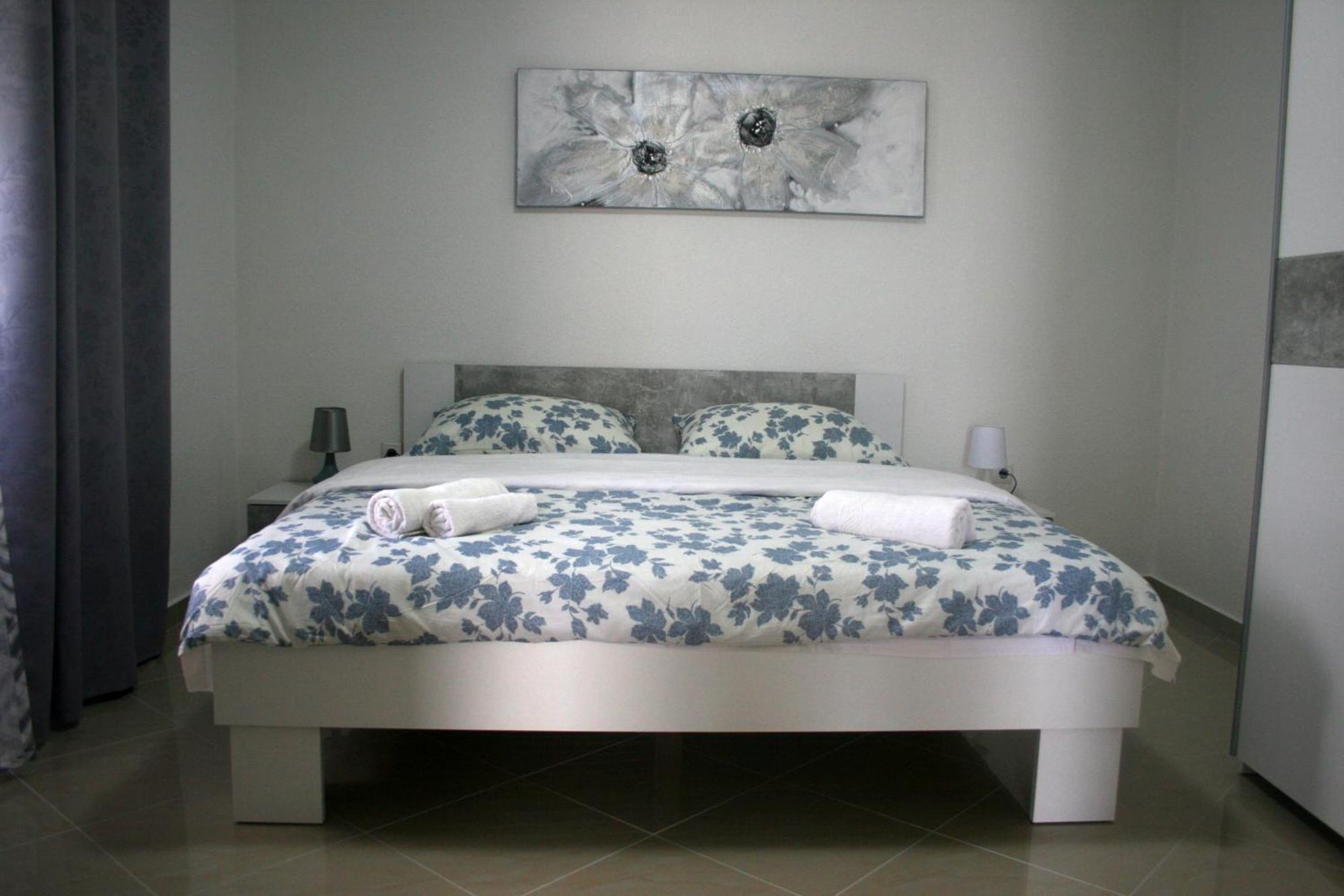Apartman Elena สเวติยูไร ภายนอก รูปภาพ