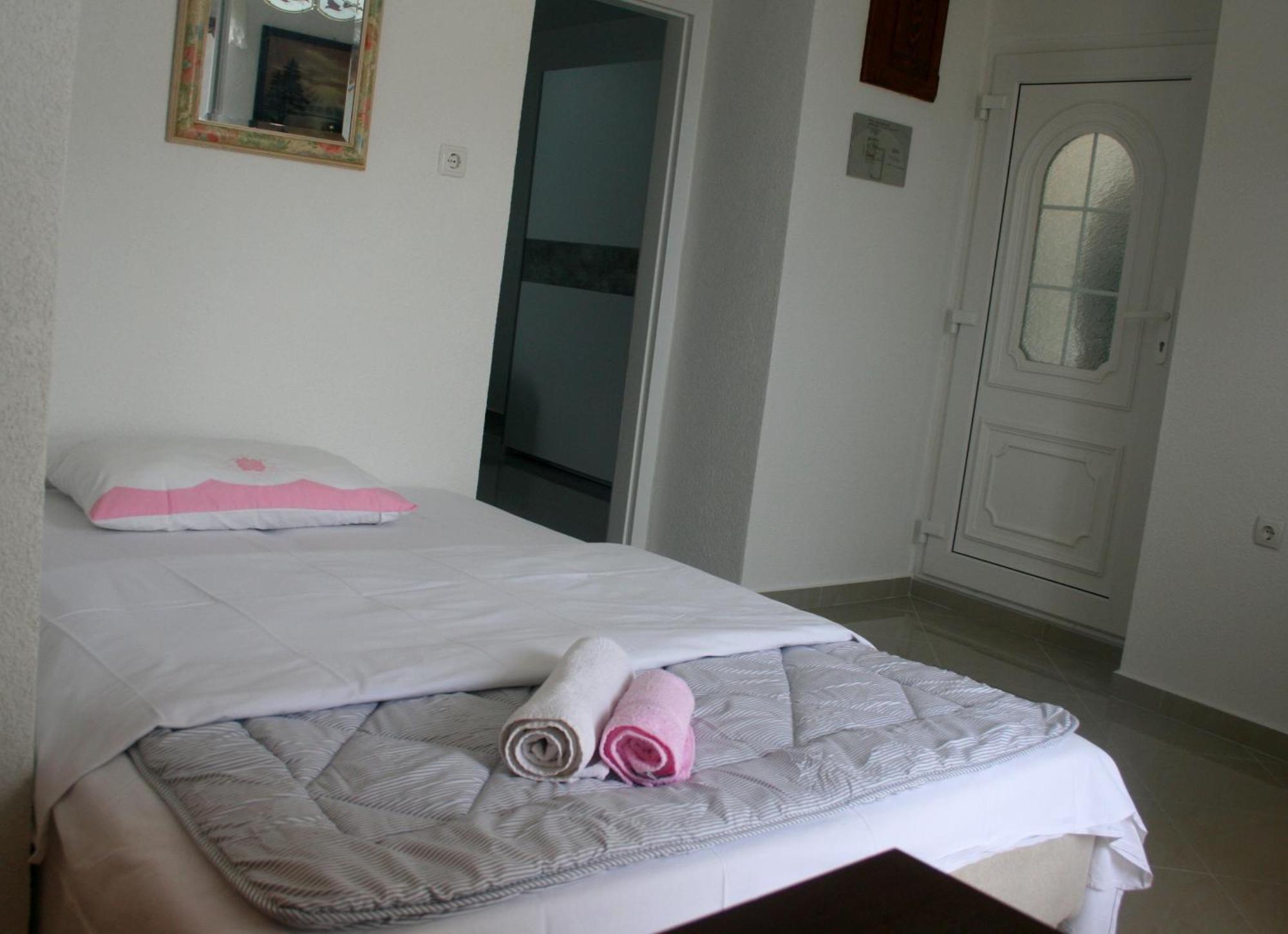 Apartman Elena สเวติยูไร ภายนอก รูปภาพ